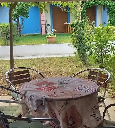 Maisonette Near The * 니키티