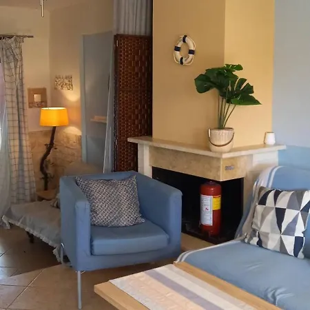 Maisonette Near The * 니키티