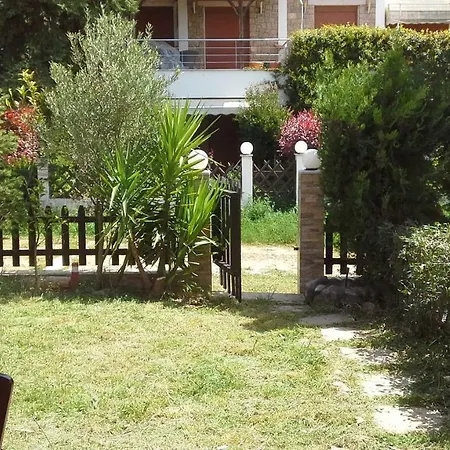 Maisonette Near The ニキティ