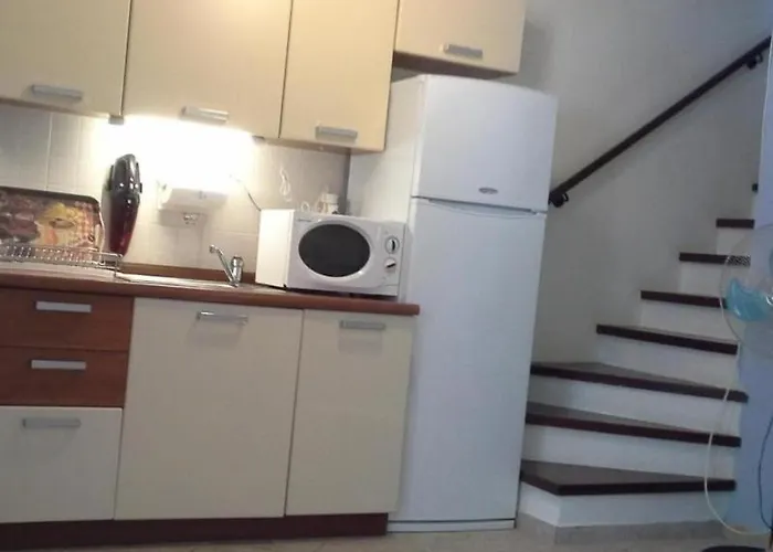 Maisonette Near The ניקיטי