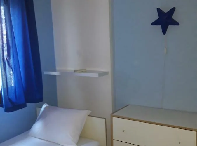 Maisonette Near The בית נופש